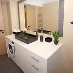 Messinian Seaview Retreat Appartamento *