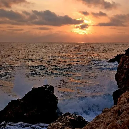 Messinian Seaview Retreat Apartment *