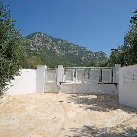 Messinian Seaview Retreat Apartment Kyparissia