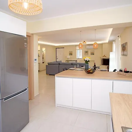 アパート Messinian Seaview Retreat キパリシア