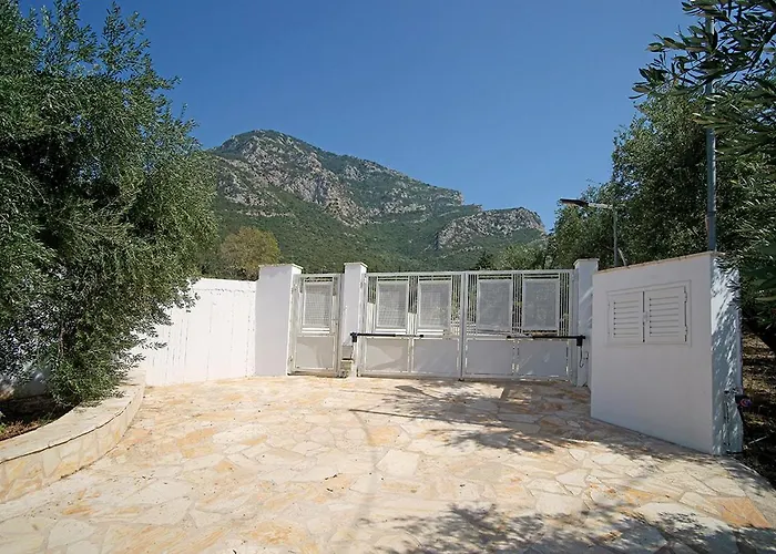 Messinian Seaview Retreat Apartment Kyparissia